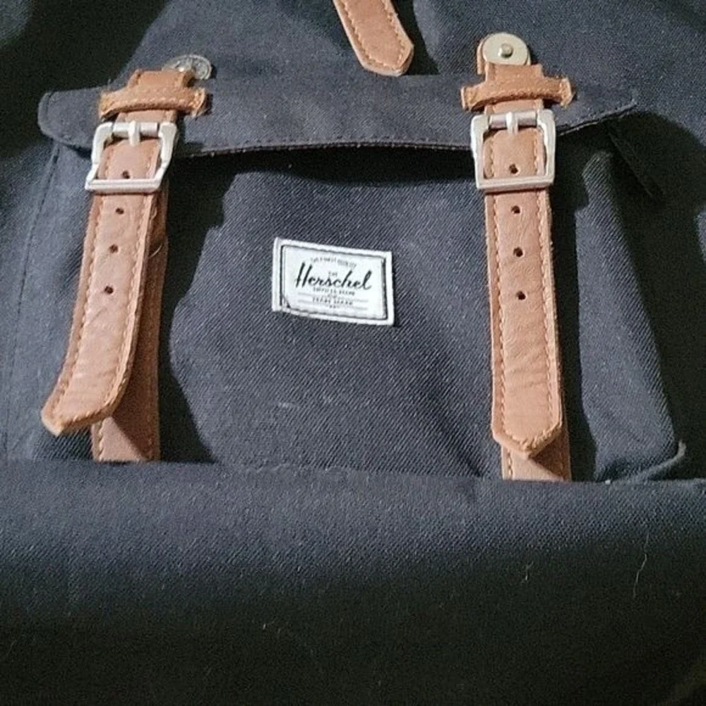 HerscheL LIL AMERICAN Backpack Drawstring Flap Buckle Black Casual Travel Daypac